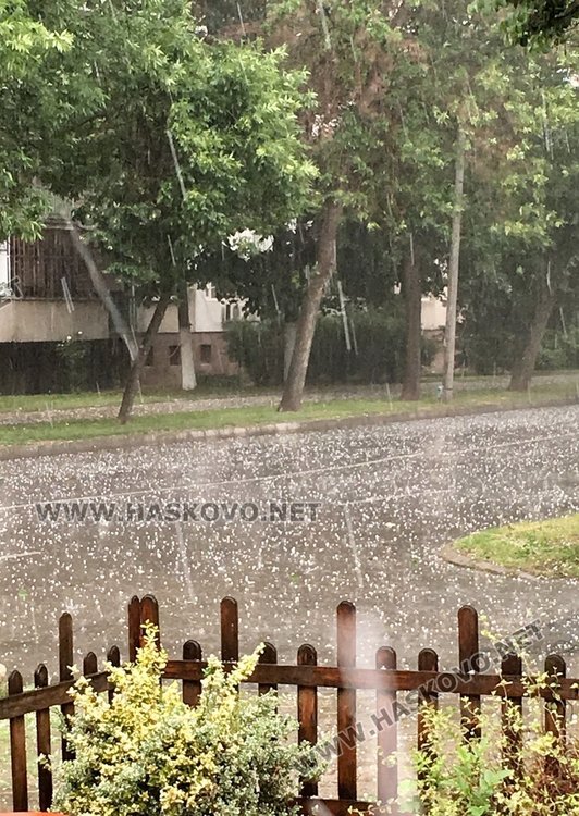 Градушка се изсипа над Димитровград