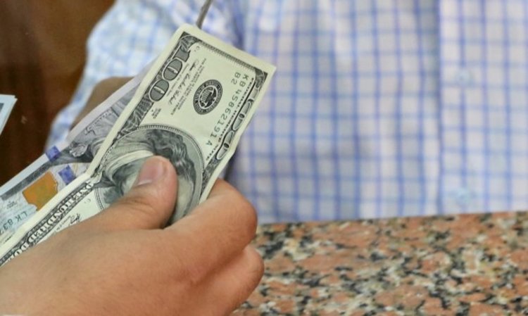 28-годишен пласира 100 долара менте в магазин