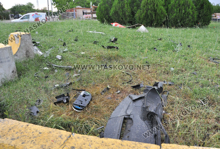 22-годишен загина на място, разбивайки кръговото на Кърджалийска