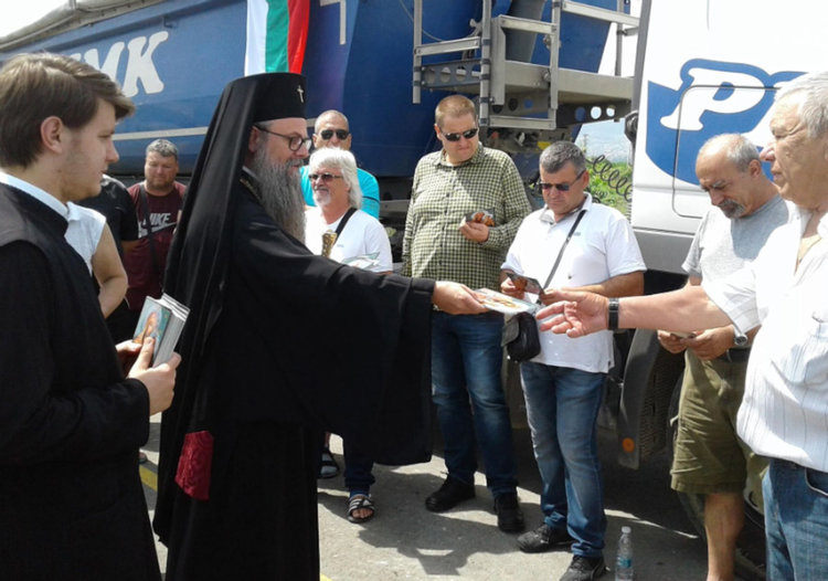 Пловдивският митрополит Николай благослови протеста на превозвачите