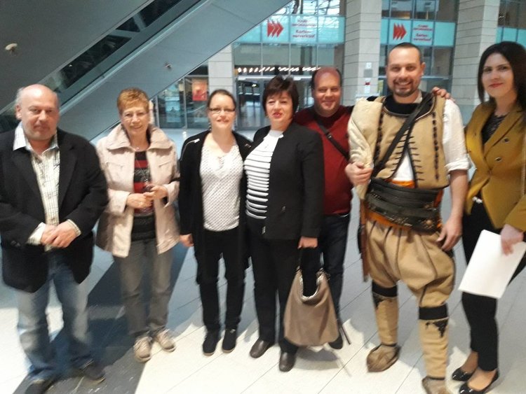 Изложбата на смолянския художник Стефан Данчев ще продължи до 3-ти юни т. г.