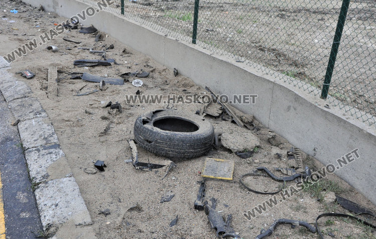 22-годишен загина на място, разбивайки кръговото на Кърджалийска