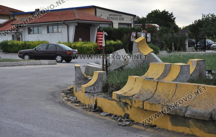 22-годишен загина на място, разбивайки кръговото на Кърджалийска