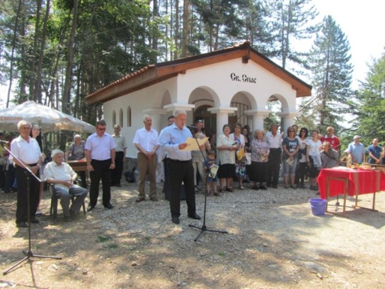 Литургия и курбан на параклиса край Фатово, местността известна като втора Кръстова гора в Родопите 