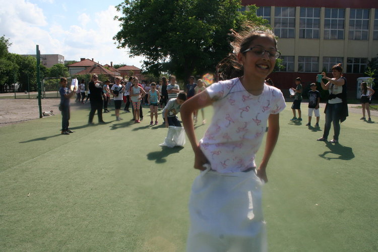 Клуб „От извора“ приключи годишните си занимания с голяма забава