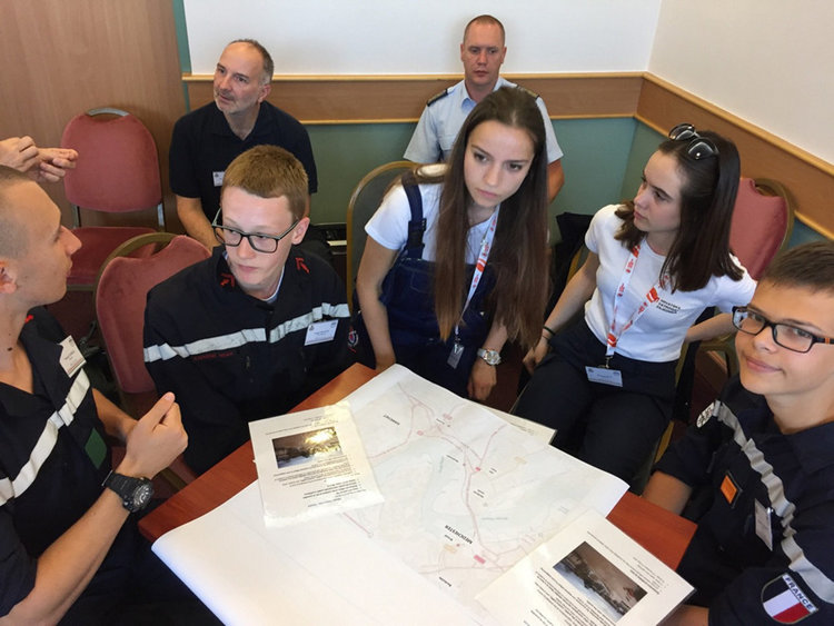 Млади доброволци от Смолян на симпозиум за пожарникари в чужбина