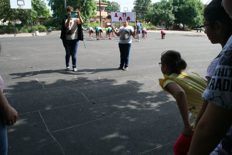 Клуб „От извора“ приключи годишните си занимания с голяма забава