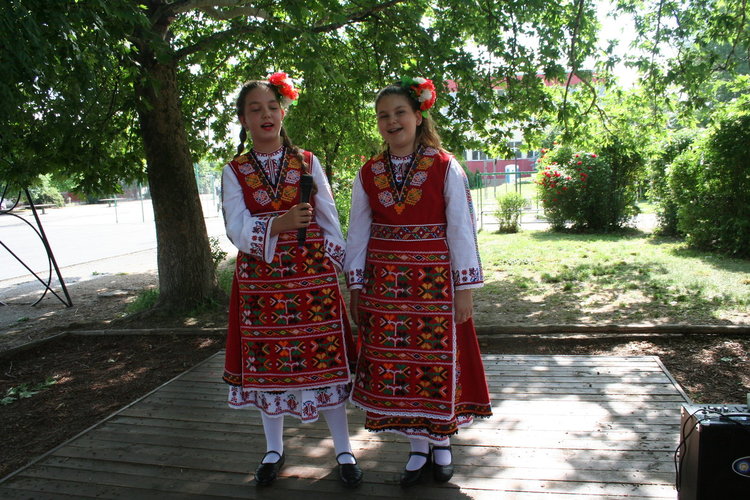 Клуб „От извора“ приключи годишните си занимания с голяма забава