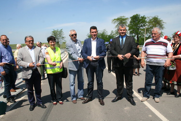 Осветиха новия поройненски мост