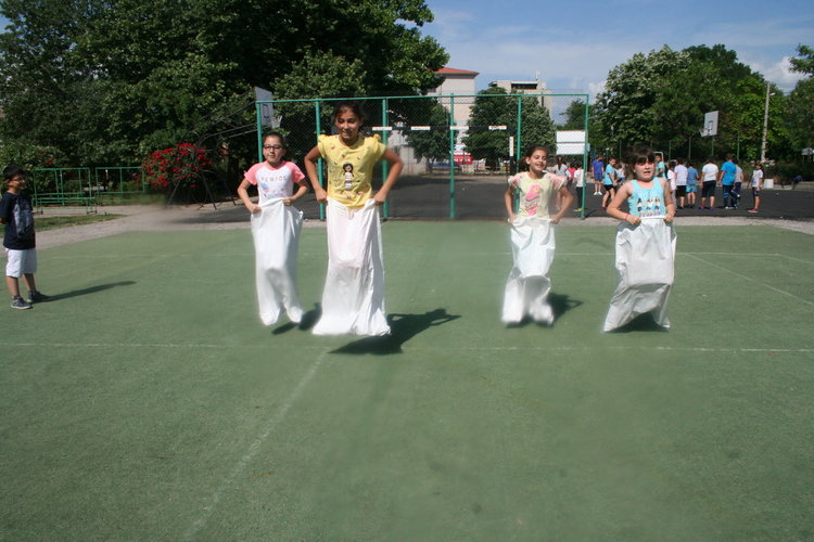 Клуб „От извора“ приключи годишните си занимания с голяма забава