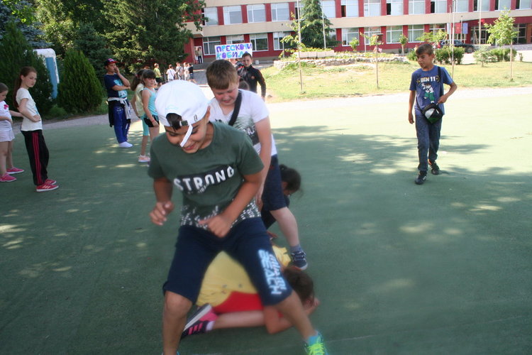 Клуб „От извора“ приключи годишните си занимания с голяма забава