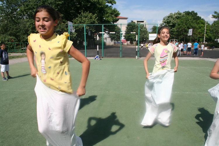 Клуб „От извора“ приключи годишните си занимания с голяма забава