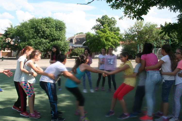 Клуб „От извора“ приключи годишните си занимания с голяма забава