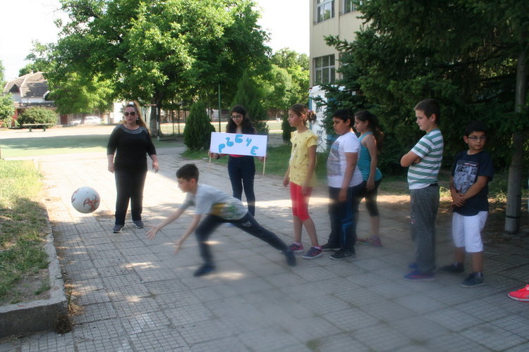 Клуб „От извора“ приключи годишните си занимания с голяма забава