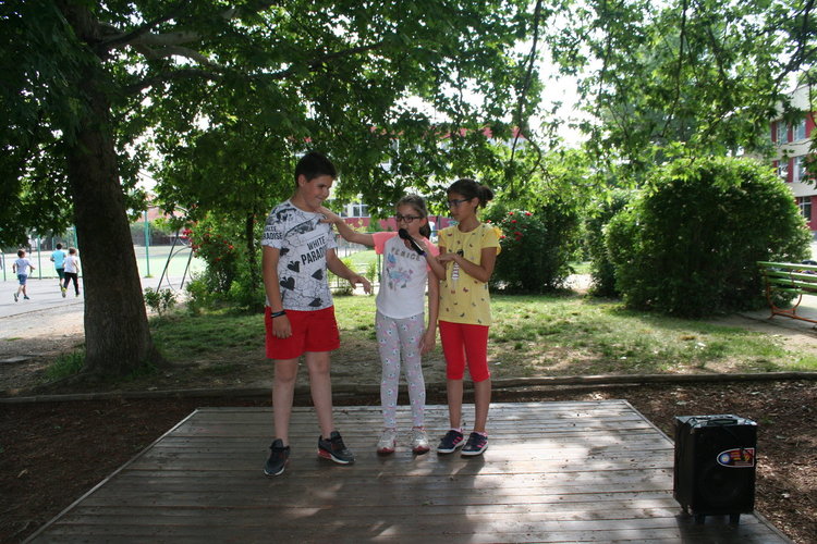 Клуб „От извора“ приключи годишните си занимания с голяма забава