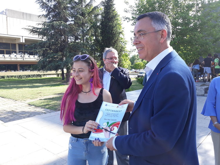 Деца от Кърджали и Одрин рисуват мира в „Заедно на един мост”