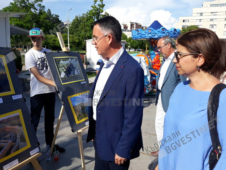 Деца от Кърджали и Одрин рисуват мира в „Заедно на един мост”