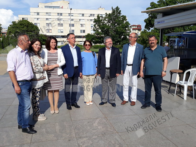 Деца от Кърджали и Одрин рисуват мира в „Заедно на един мост”