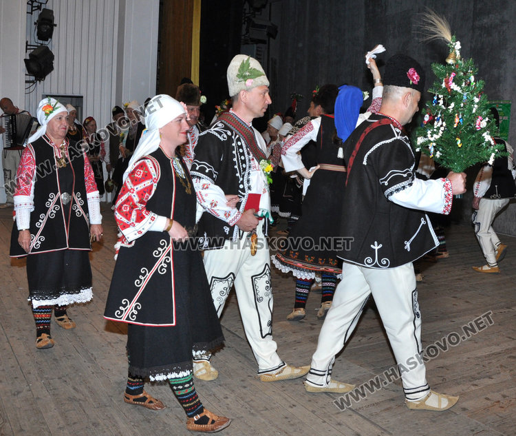 „Китна Тракия“ в „Заря“ и Младежкия заради дъжда
