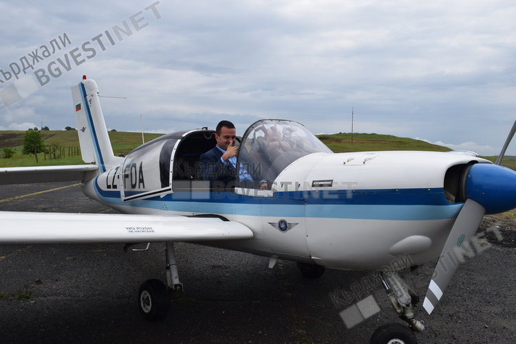 Областният управител откри „Криле над Кърджали”-3, наплив от мераклии да летят