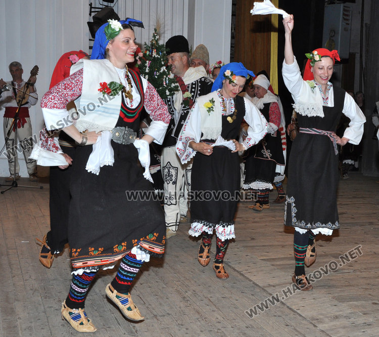 „Китна Тракия“ в „Заря“ и Младежкия заради дъжда