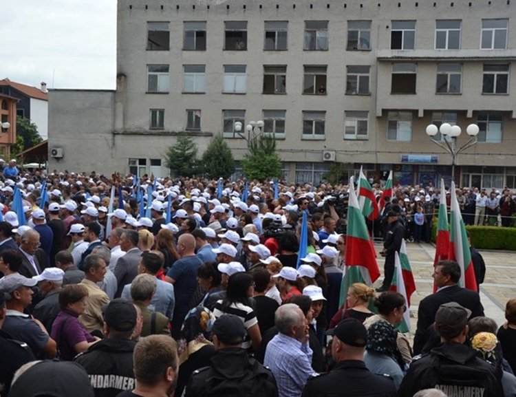 Джебел отново разделен в деня на своя празник