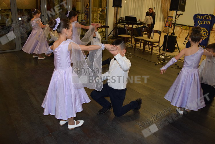 Ротарианци събраха  12 659 лена на благотворителна вечер, средствата са за ОДК и болницата в Ардино