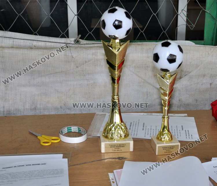 60 малки футболисти показват умения в Кенана