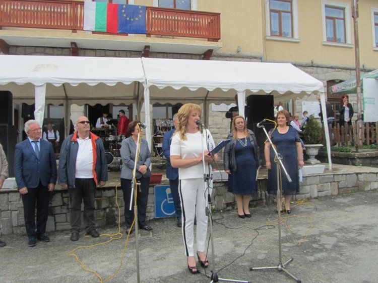 Старинна родопска сватба откри празникът на  Момчиловци