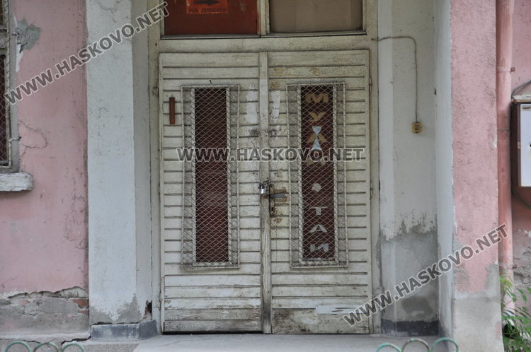 Задигнаха боксови ръкавици, каски и медали от спортен клуб в Хасково