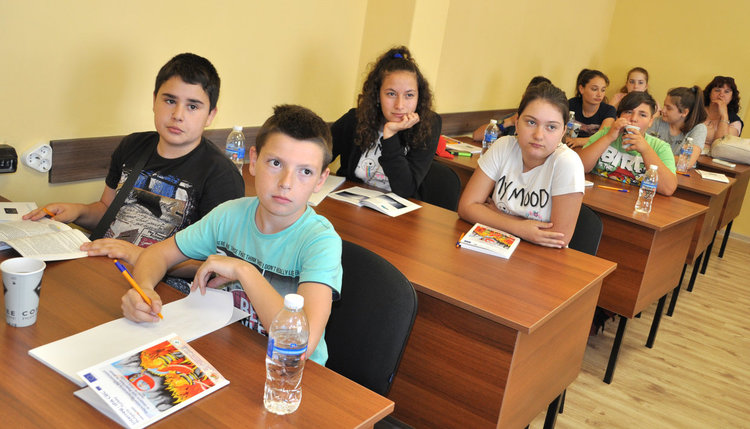 Обучават 100 деца да реагират при горски пожари и бедствия