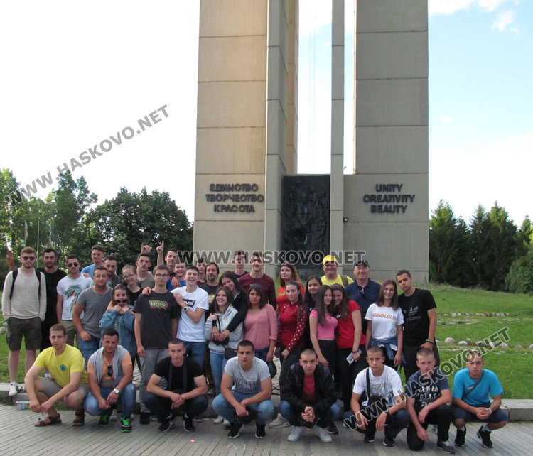 Шест хасковлийчета в сървайвър с връстници от Западните Балкани