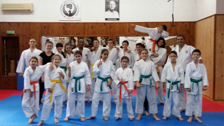 Карате отваря вратите на кърджалийчетата към света