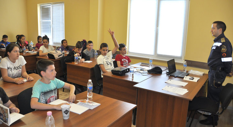 Инсп. Веселин Бекяров изнесе една от лекциите пред петокласниците