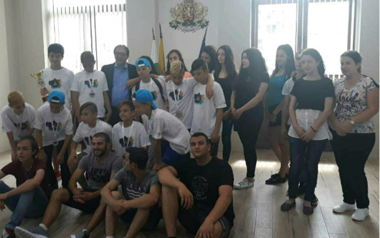 Млади спортисти и членове на Общинския младежки съвет се срещнаха с кмета Караиванов