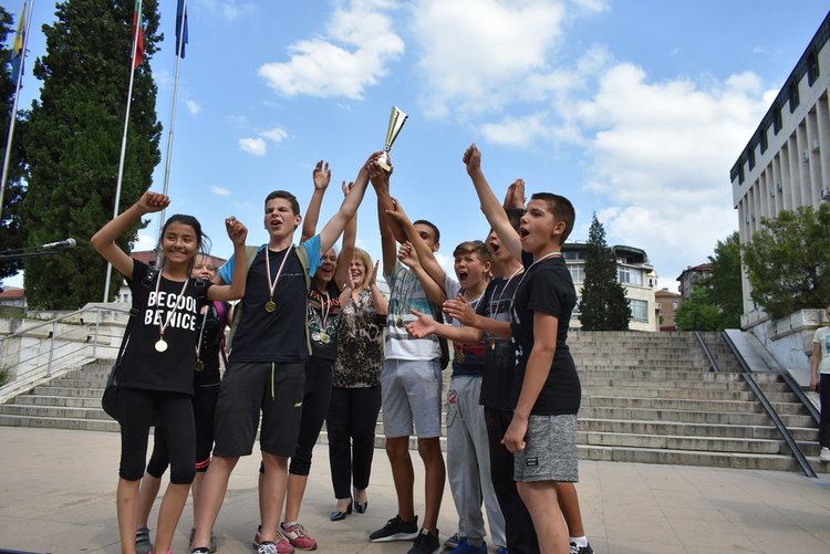 Училище „Отец Паисий” спечели майската училищна щафета