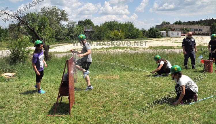 Обучават 100 деца да реагират при горски пожари и бедствия