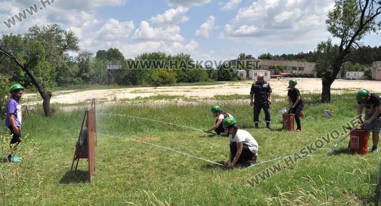 Обучават 100 деца да реагират при горски пожари и бедствия