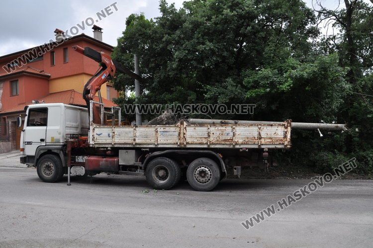 Петима младежи и двама възрастни пострадаха в челно меле между БМВ-та