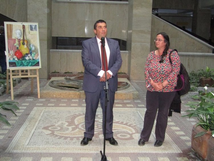 Изложба на млади художници в атриума на областната администрация