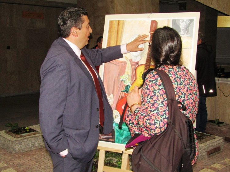 Изложба на млади художници в атриума на областната администрация