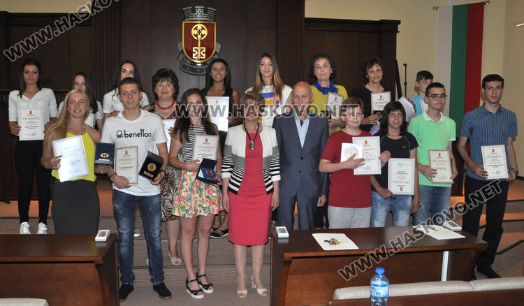 Наградиха учител и ученик на годината в Хасково