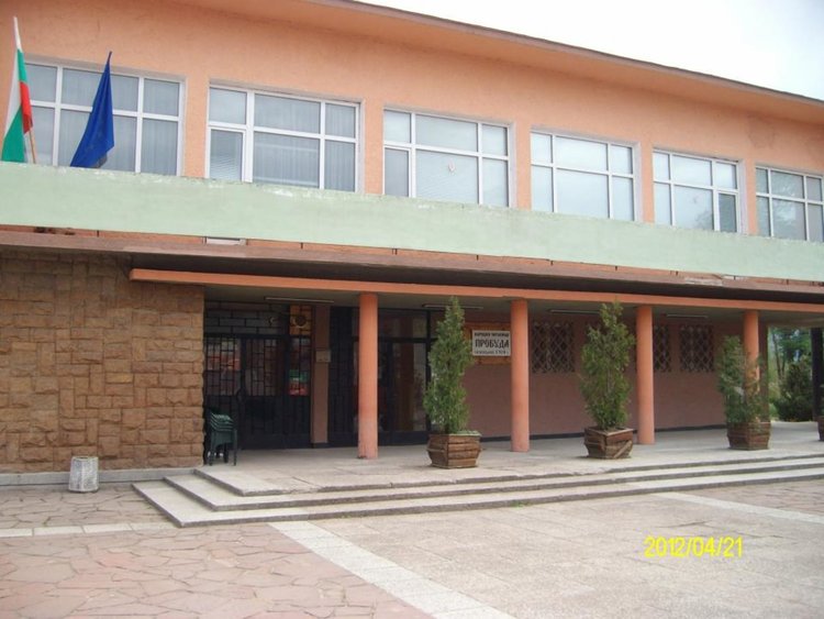 Двоен празник в Дълбок извор - училище и читалище празнуват кръгли годишнини