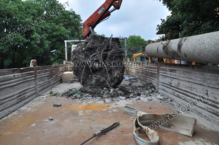 Петима младежи и двама възрастни пострадаха в челно меле между БМВ-та