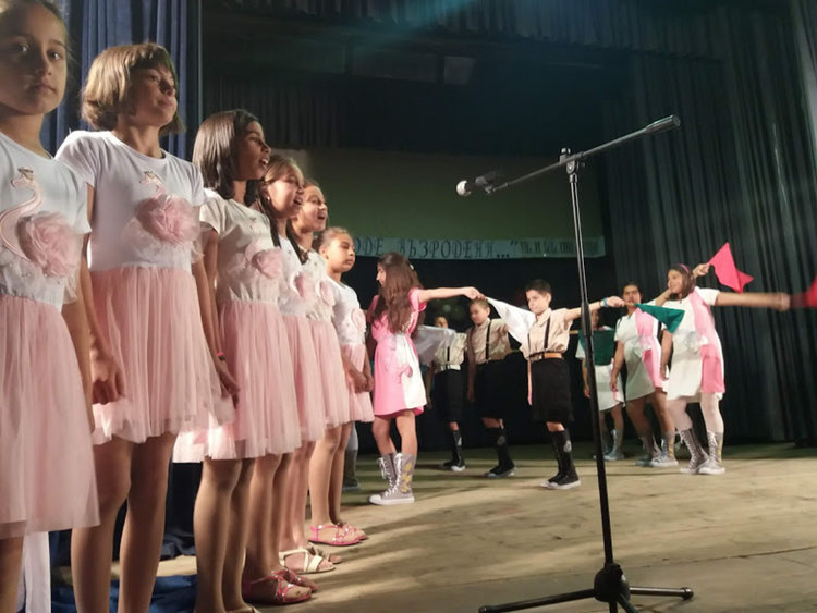 Двоен празник в Дълбок извор - училище и читалище празнуват кръгли годишнини