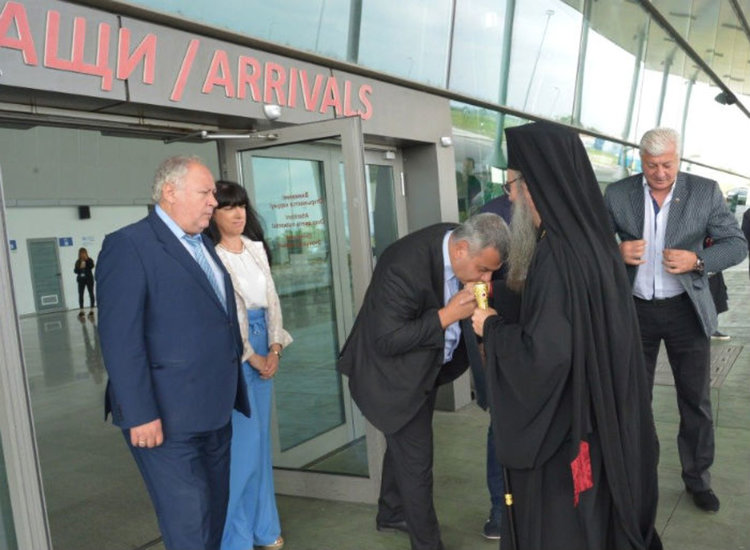 Митрополит Николай освети параклис на пловдивското летище