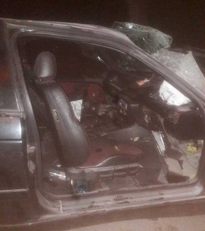 Петима младежи и двама възрастни пострадаха в челно меле между БМВ-та