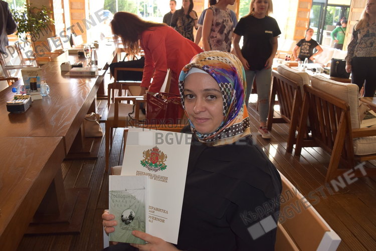 Областният управител награди доайенът на хумора Тодор Мухтаров за 24 май