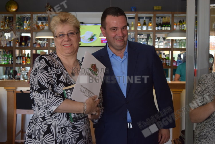 Областният управител награди доайенът на хумора Тодор Мухтаров за 24 май