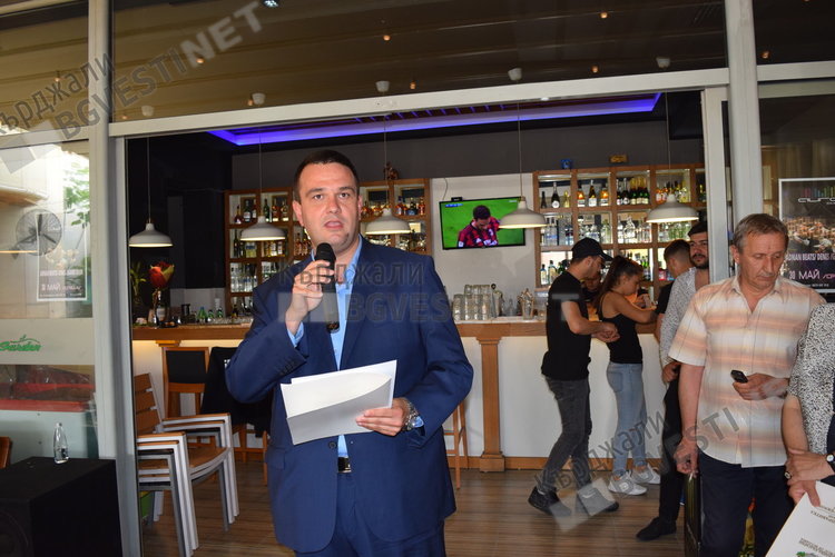 Областният управител награди доайенът на хумора Тодор Мухтаров за 24 май